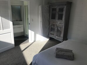 WiFi, bed sheets, wheelchair access