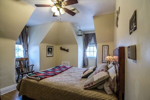 Room - 2-bedroom apartment in Convenient Downtown Location (Fairmont)