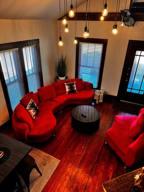 TV - Family Friendly sleeps 8. With pool table entertainment. (Williamstown)