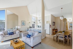 تلفزيون، مدفأة، ستيريو