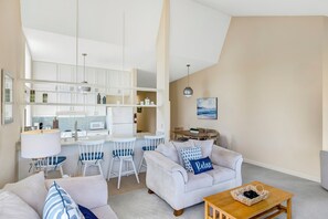 TV, fireplace, stereo - Beach Condo Pelican 14 (Pajaro Dunes)