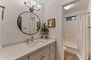 Hair dryer, towels - Cool Pines Retreat | AC + Large Porch| Sleeps 6 (Pinetop Country Club)