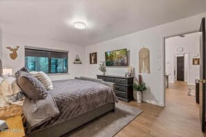 WiFi, bed sheets - Cool Pines Retreat | AC + Large Porch| Sleeps 6 (Pinetop Country Club)
