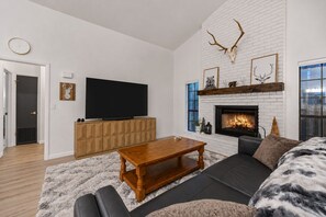 Fireplace - Cool Pines Retreat | AC + Large Porch| Sleeps 6 (Pinetop Country Club)