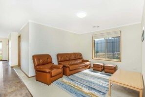 TV, offices - 20 St Lukes Street, Port Elliot (Port Elliot)