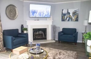 Smart TV, fireplace - "Charming 2-bedroom townhome" minutes from Downtown Norcross (Norcross)