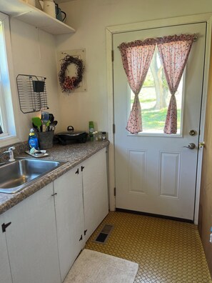Private kitchen - Quiet & charming cabin with AC near Hamilton (Hamilton)