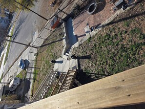 Property grounds - Relaxing Downtown 1 Bed, Dog Friendly Apartment with Deck, Dog Exercise Area (Topeka)