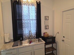 Interior - Relaxing Downtown 1 Bed, Dog Friendly Apartment with Deck, Dog Exercise Area (Topeka)