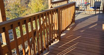 Relaxing Downtown 1 Bed, Dog Friendly Apartment with Deck, Dog Exercise Area