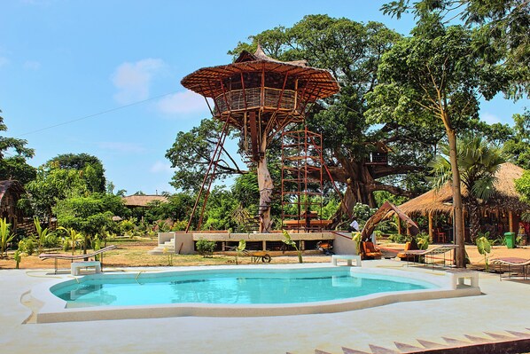 Pool - Treehouse bungalow built on a 500 yr old tree 1 br 1 bath w/ breathtaking views (Cap Skirring)