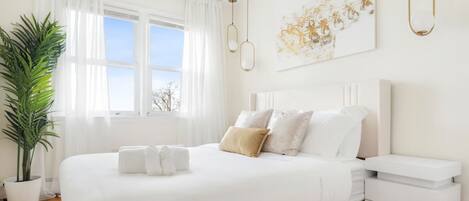 Iron/ironing board, WiFi, bed sheets