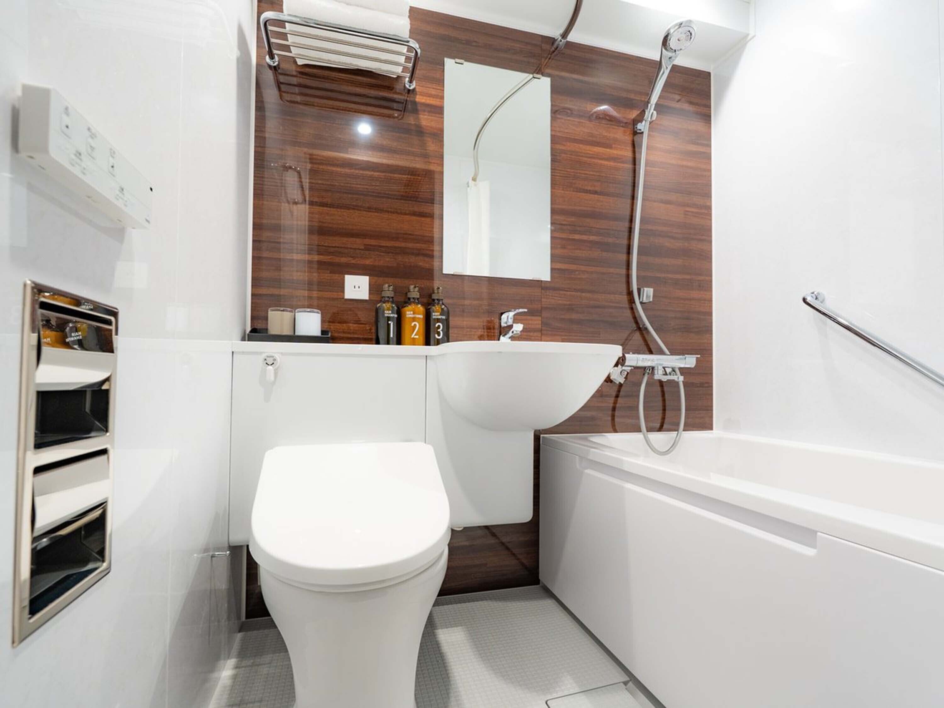 Chambre Double Standard, 1 lit double | Salle de bain | Ensemble douche/baignoire, sèche-cheveux, serviettes fournies, shampoing