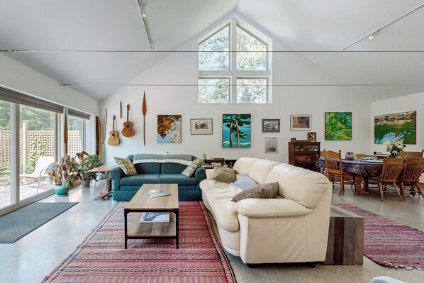 TV, DVD player, books - Secluded 2 BR Cottage w/ Private W/D, WiFi & Patio (Hancock)