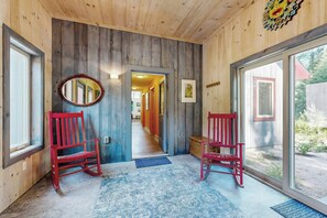 Interior - Secluded 2 BR Cottage w/ Private W/D, WiFi & Patio (Hancock)