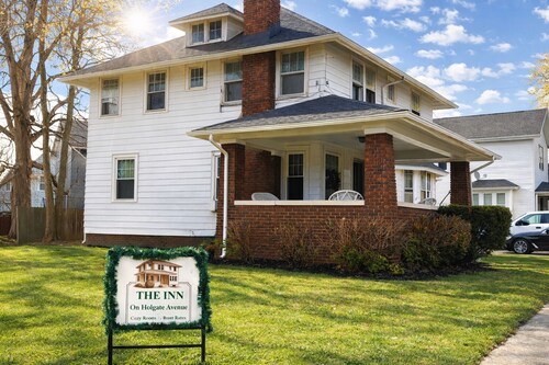 The Inn on Holgate Avenue Suite 1 
2 BR Queen/ full bed Kitchen Sleeps up to 4