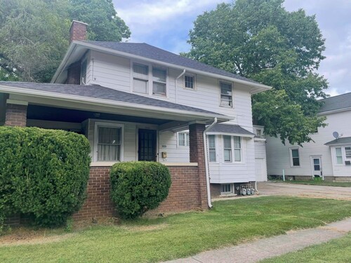 Historic Inn On Holgate Avenue Suite 1
2 BR Queen and Full/Full Kitchen/sleeps 4