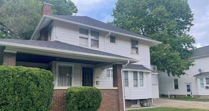Historic Inn On Holgate Avenue Suite 1
2 BR Queen and Full/Full Kitchen/sleeps 4