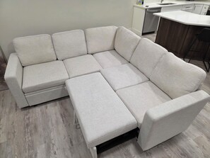 TV - Luxury 3 Bedroom, 2 Bath Basement Apartment. Family and pet friendly! (Harrisville)