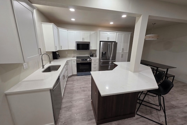 Mikrowelle, Ofen, Herdplatte, Geschirrspüler