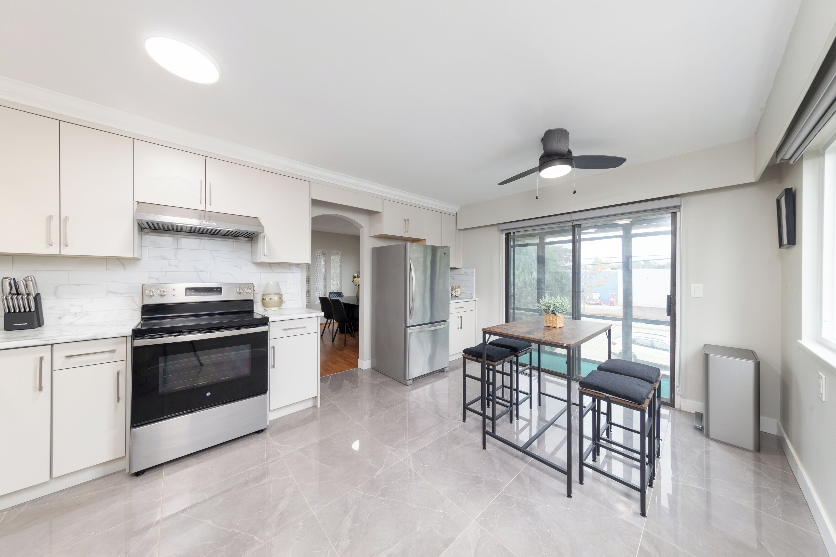 冰箱、微波炉、烤箱、炉灶