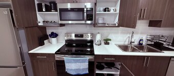 New & Modern Cozy Suite with Full Kitchen