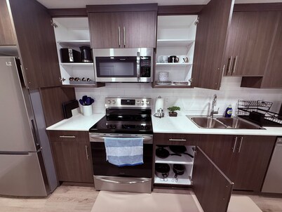 New & Modern Cozy Suite with Full Kitchen
