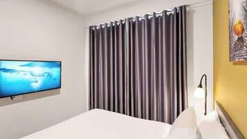 Grand Suite, 1 Bedroom, Club lounge access, City View | In-room safe, individually decorated, individually furnished, desk