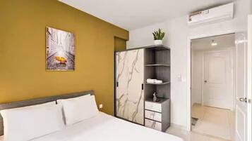 Grand Suite, 1 Bedroom, Club lounge access, City View | In-room safe, individually decorated, individually furnished, desk