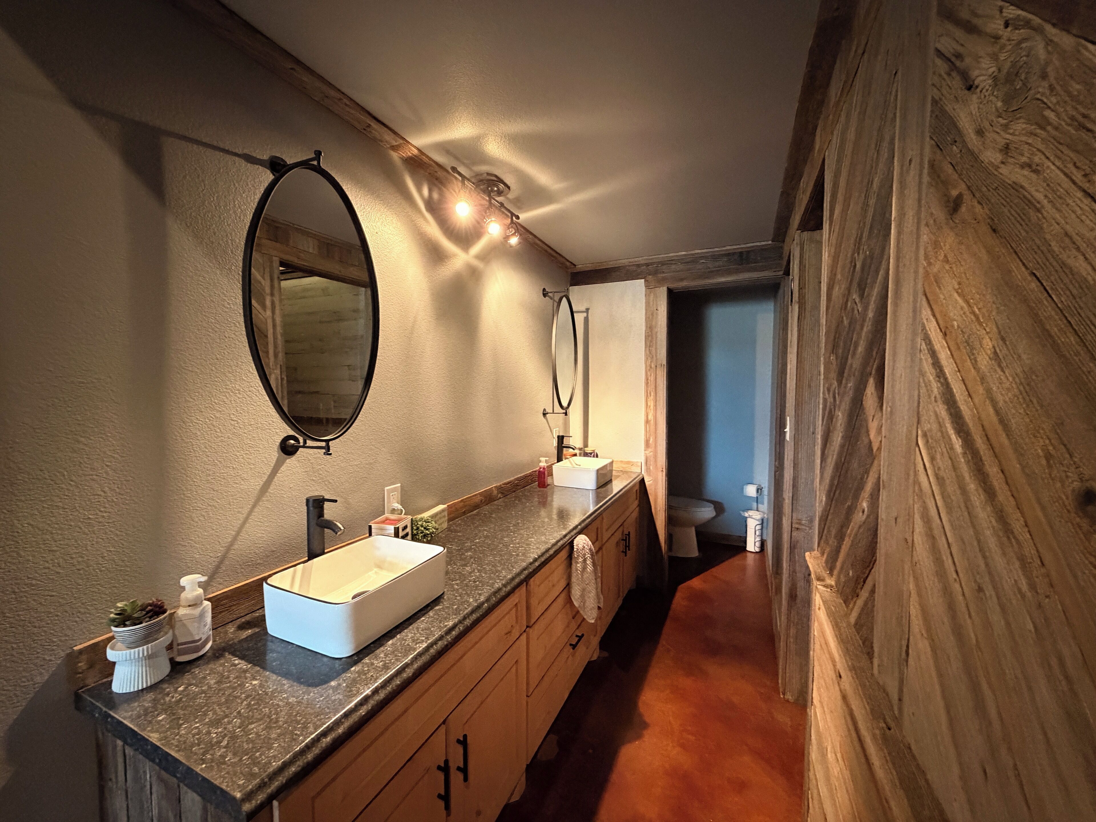 淋浴设施、吹风机、毛巾、肥皂