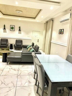 Interior - El Exclusive Apartment (Accra, East Legon.)
