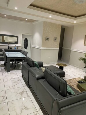 Interior - El Exclusive Apartment (Accra, East Legon.)
