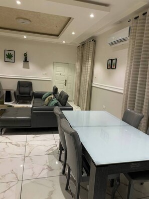 Interior - El Exclusive Apartment (Accra, East Legon.)