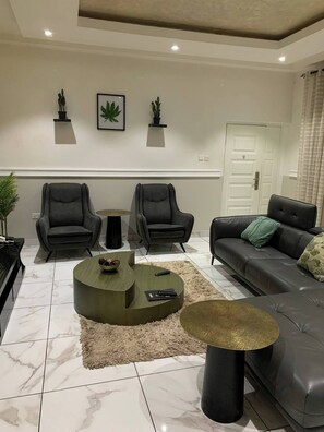 Interior - El Exclusive Apartment (Accra, East Legon.)