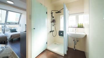 Doccia, asciugacapelli, bidet, asciugamani