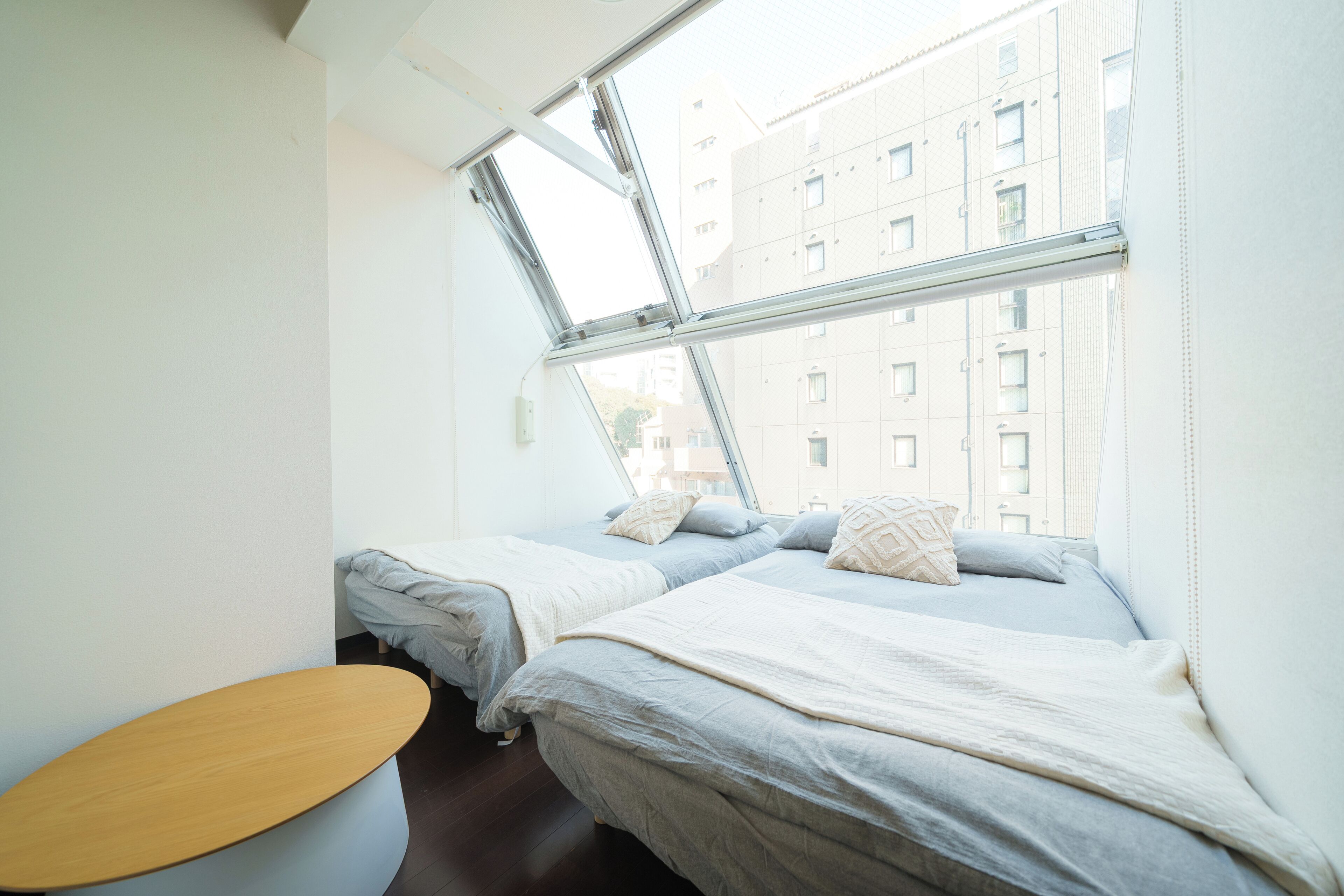 5 bedrooms, iron/ironing board, WiFi (free), bed sheets