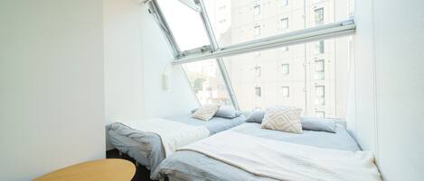 5 bedrooms, iron/ironing board, WiFi (free), bed sheets