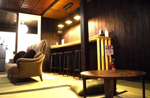 ทาวน์โฮม | บริเวณนั่งเล่น | ทีวีจอแบน 65 นิ้ว พร้อมช่องดิจิตอล, Netflix, บริการสตรีมมิ่ง