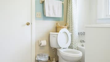 Hårføner, håndklær, såpe og toalettpapir