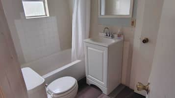 Hårføner, håndklær, såpe og toalettpapir