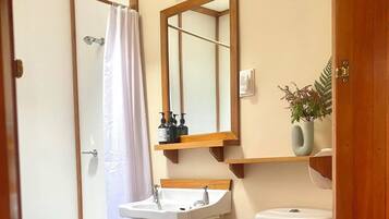 Superior Double or Twin Room, Lake View | Bathroom | Combined shower/bathtub, free toiletries, hair dryer, towels