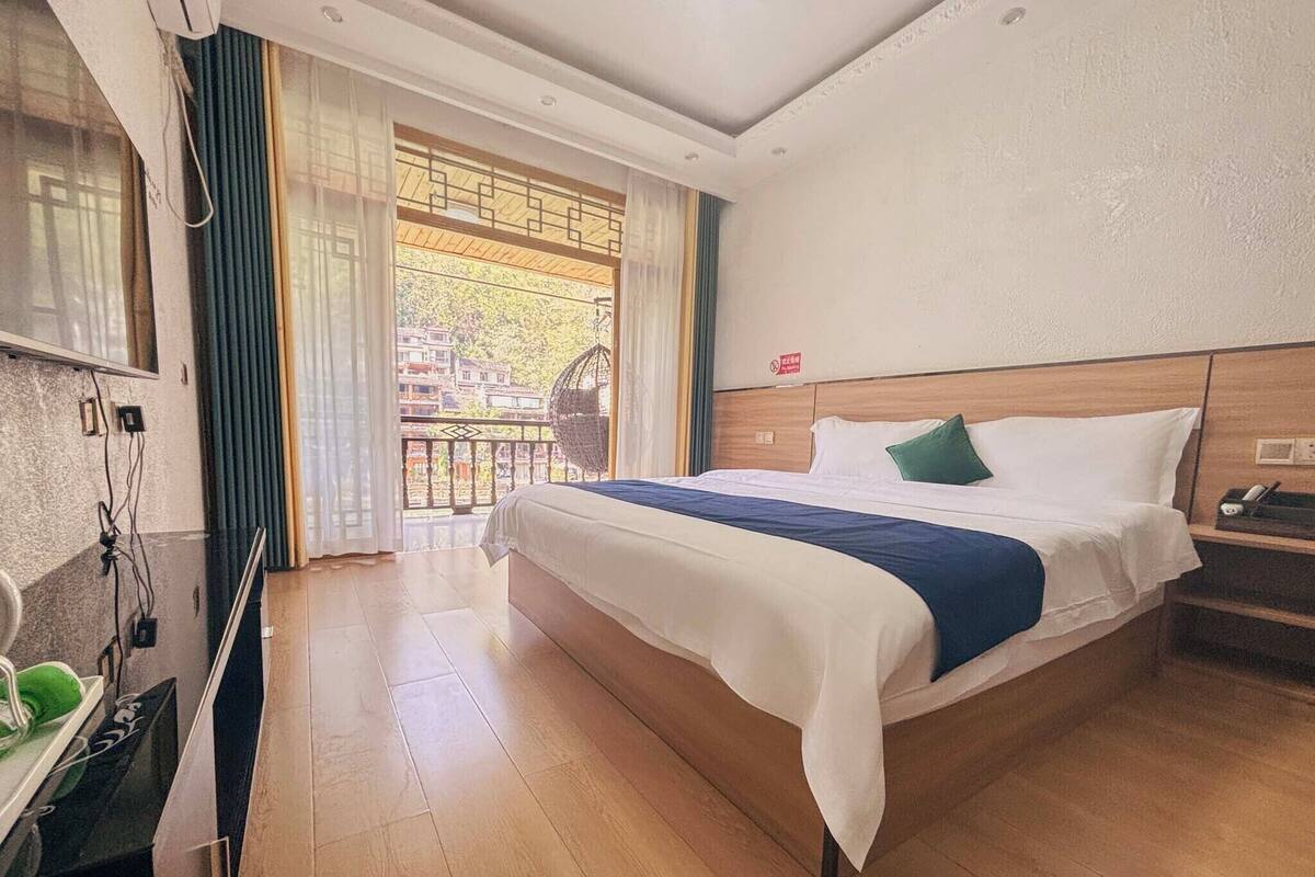 Superior Double Room, Balcony, River View | Desk, WiFi (free), individually decorated