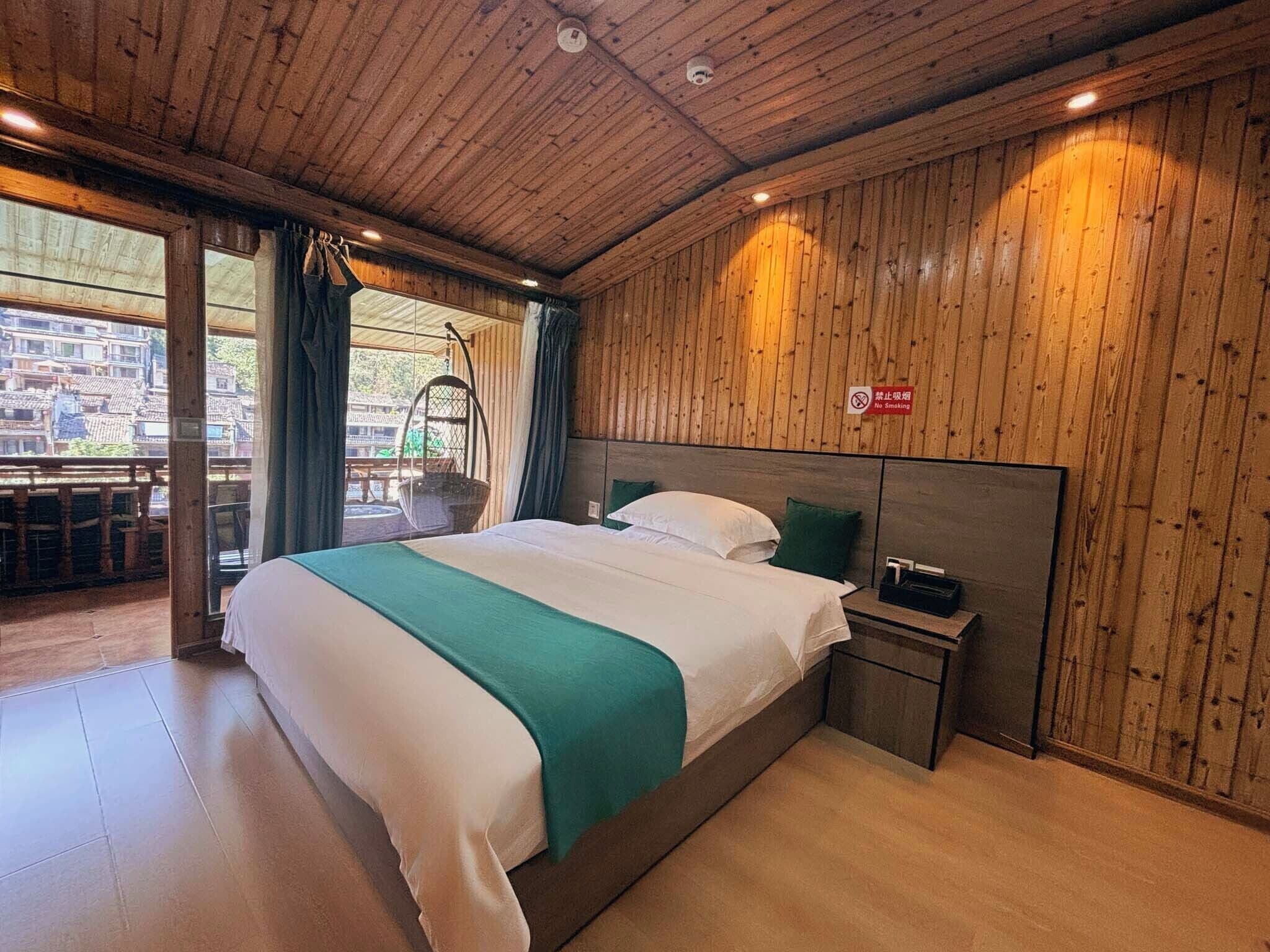 Individually decorated, desk, free WiFi