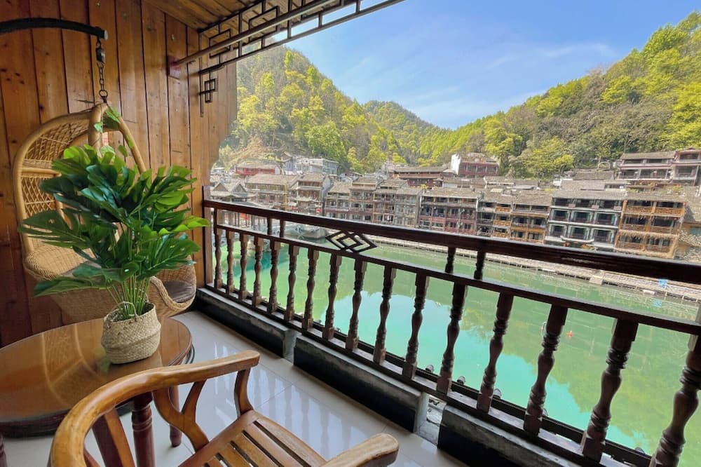 Fenghuang Oldtown Fuyuan Riverside Hotel