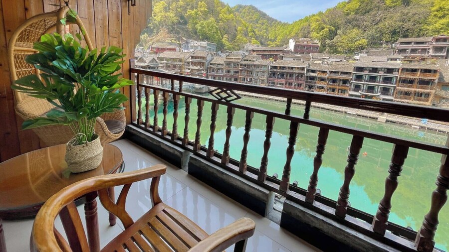 凤凰古城福源江景民宿酒店