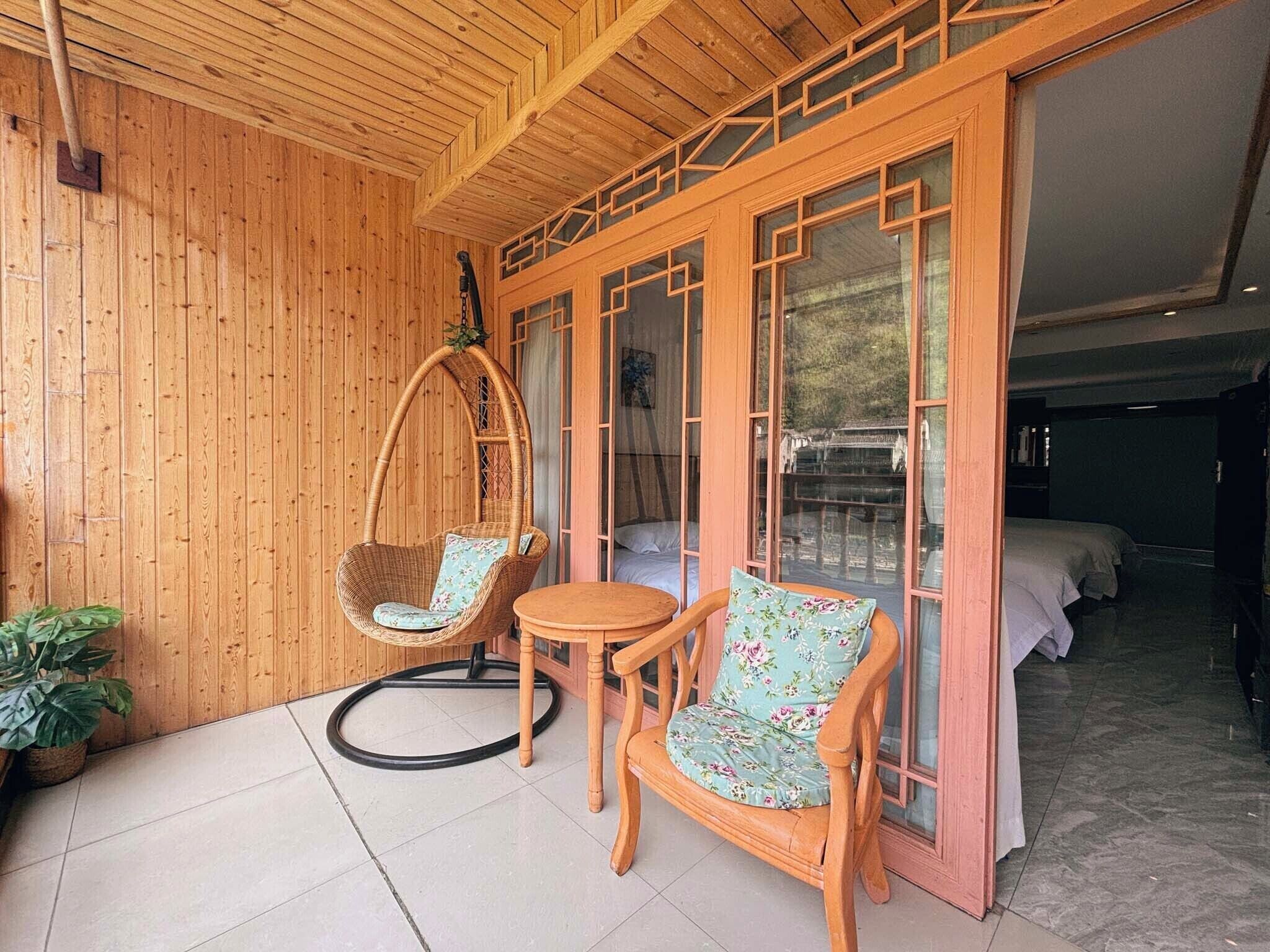 Suite familiar, balcó, vistes al riu | Terrassa o pati