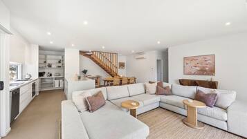 TV, fireplace, offices