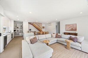 Fernseher, Kamin, Arbeitsbereiche