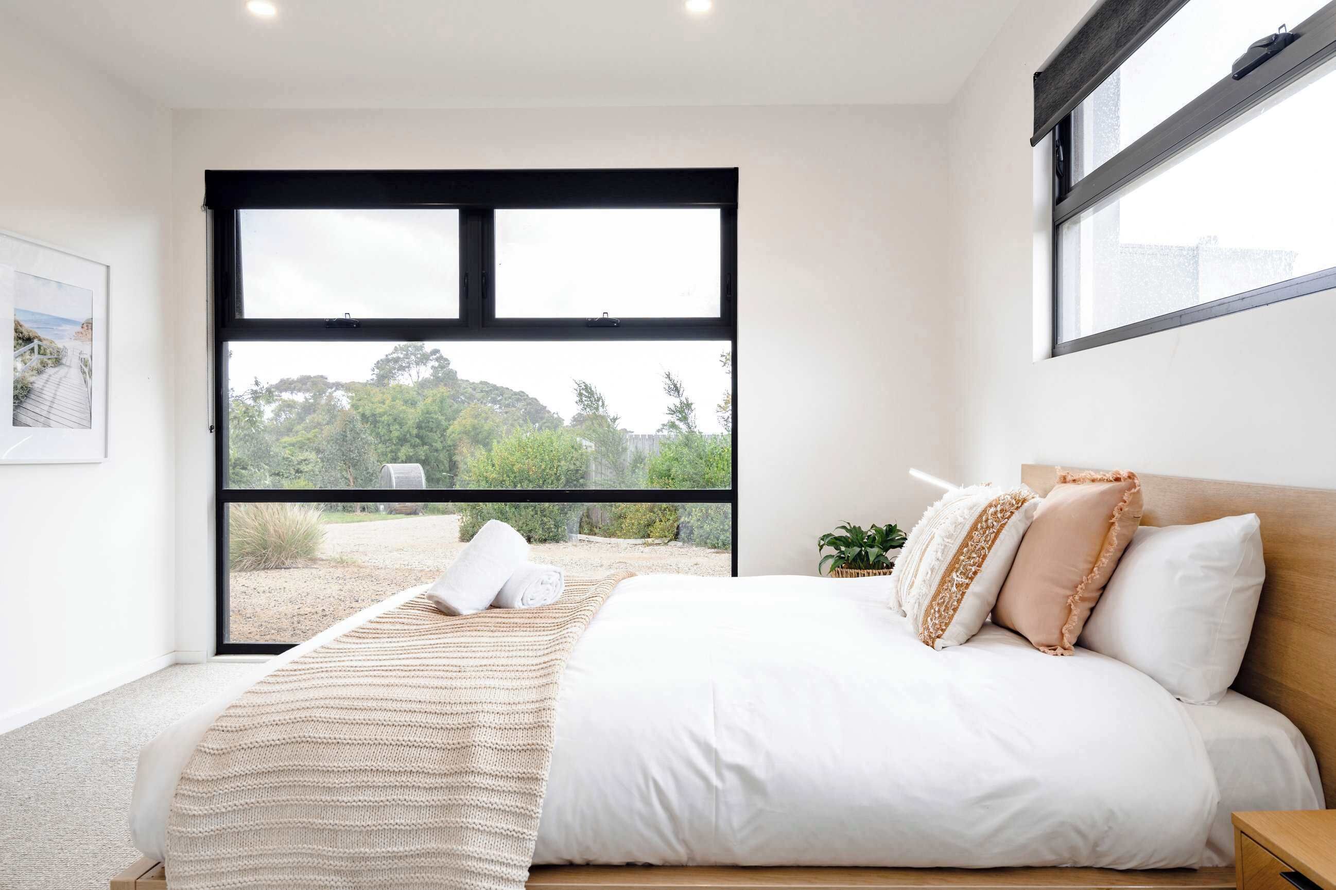 6 bedrooms, desk, iron/ironing board, WiFi