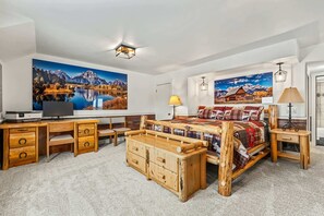 8 sovrum, skrivbord, strykjärn/strykbräda och resesäng